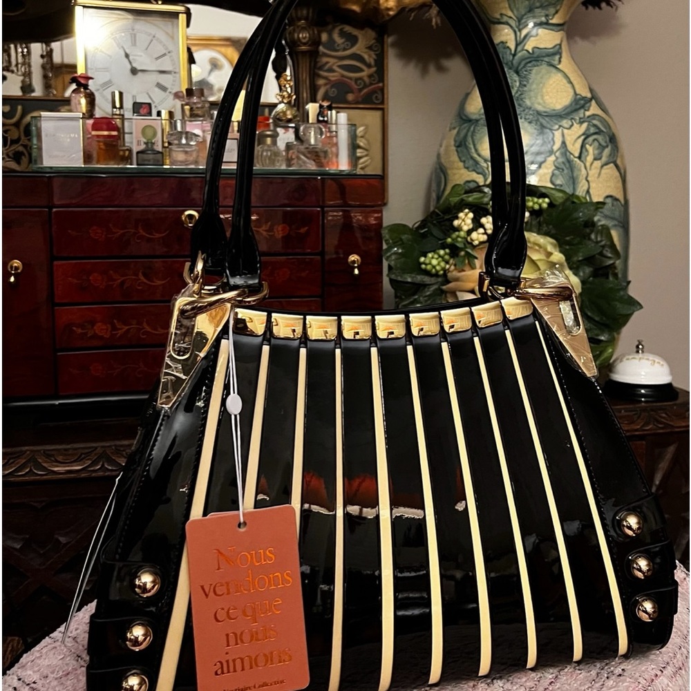 🌹BEVERLY HILLS LEATHER PATENT FINISH🌹VERY RICH - Picture 6 of 10